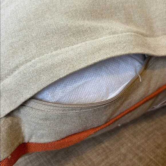 Embroidered pillow - Picture 5 of 10